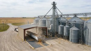 Grain_handling_facility_operating